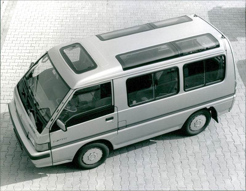 Mitsubishi L300 Luxus Bus - Vintage Photograph