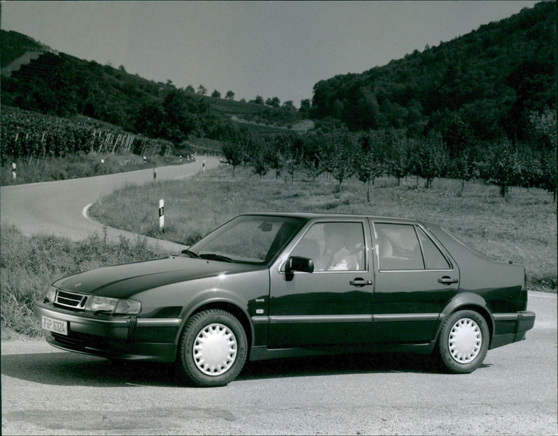 1992 Saab 9000 CS 2.3-16 - Vintage Photograph