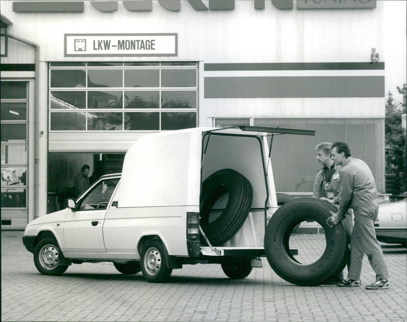 Skoda pick-up - Vintage Photograph