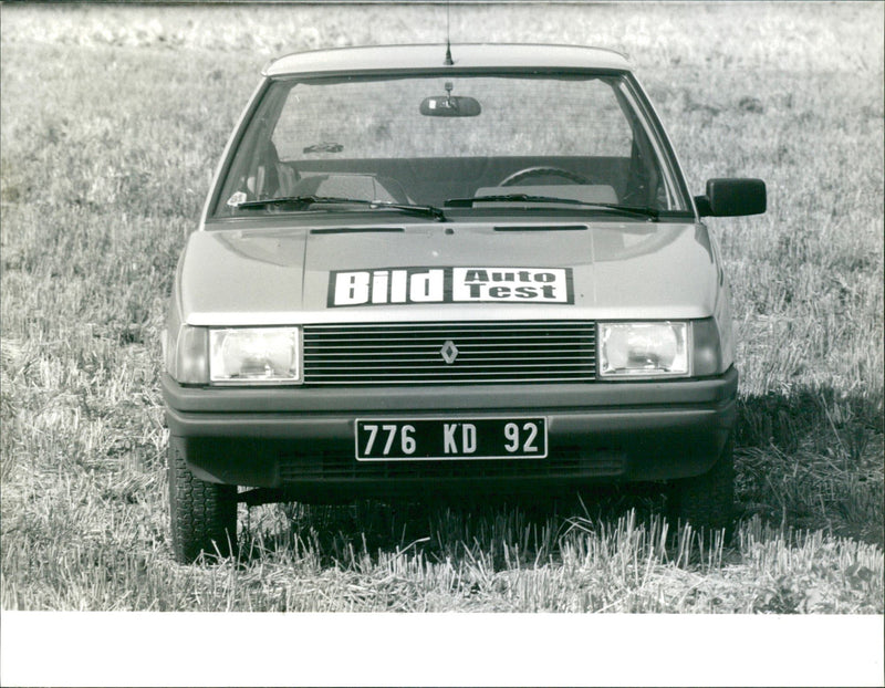 Renault 9 - Vintage Photograph