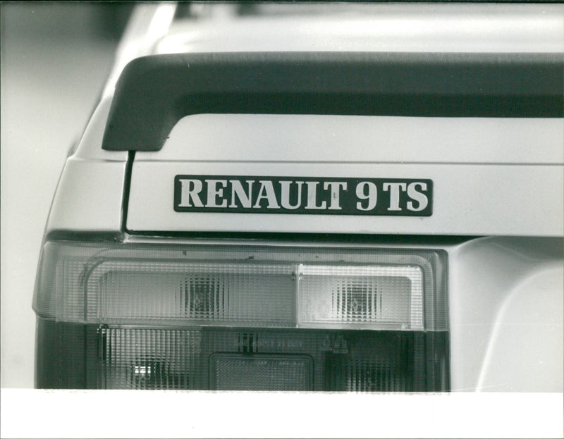 Renault 9 TS - Vintage Photograph