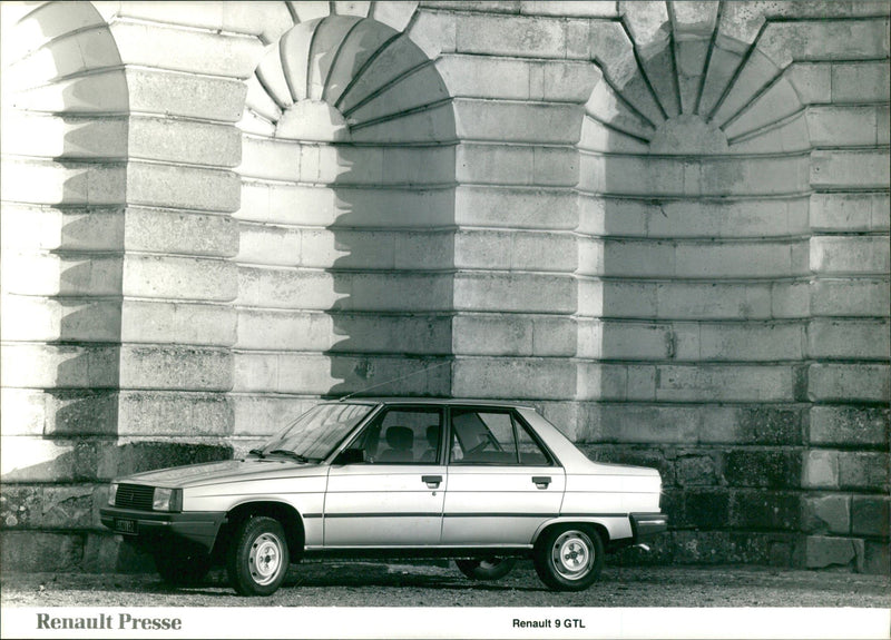 Renault 9 GTL - Vintage Photograph