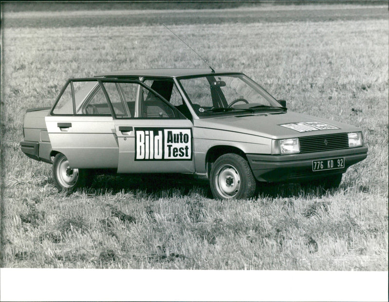 Renault 9 - Vintage Photograph