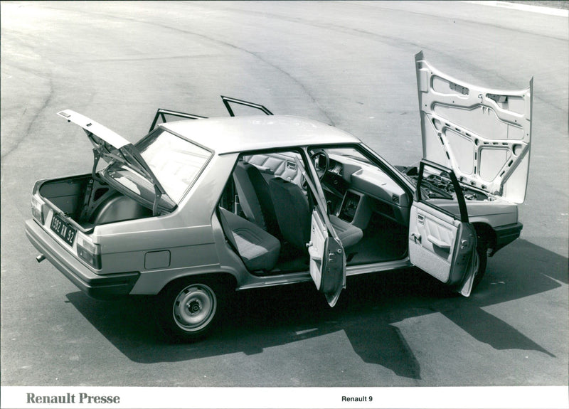 Renault 9 - Vintage Photograph