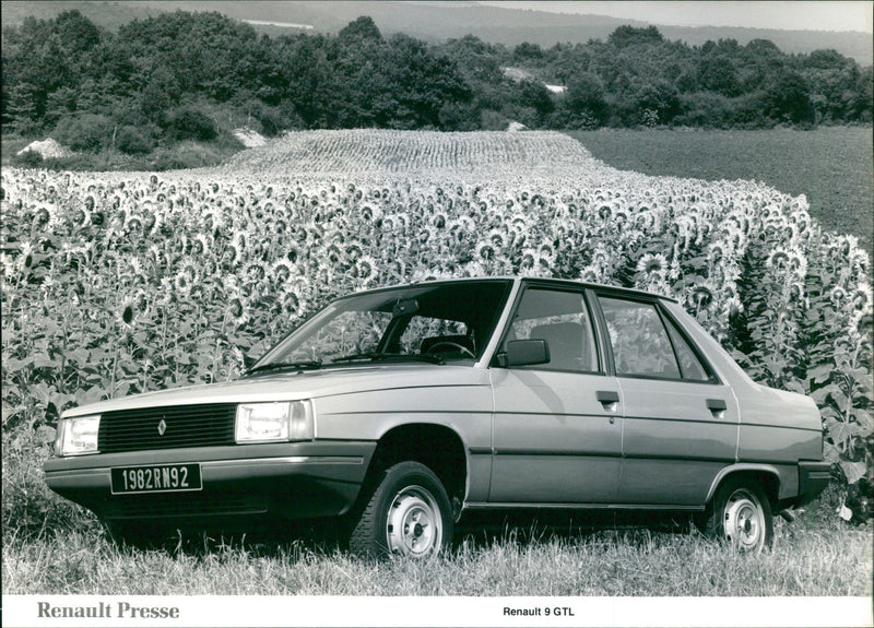 Renault 9 GTL - Vintage Photograph