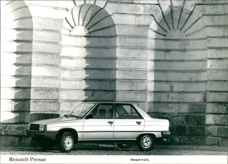 Renault 9 GTL - Vintage Photograph