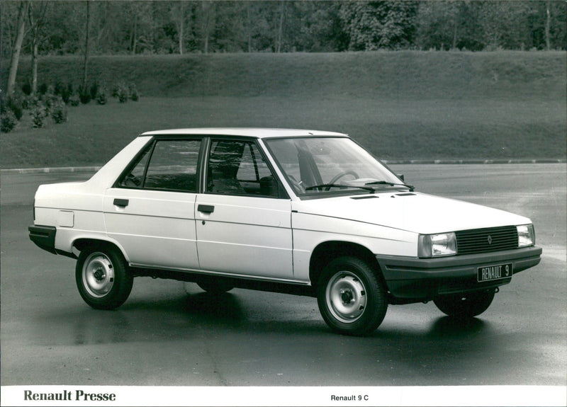 Renault 9C - Vintage Photograph