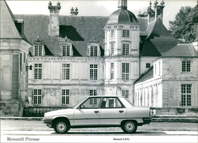 Renault 9 GTL - Vintage Photograph