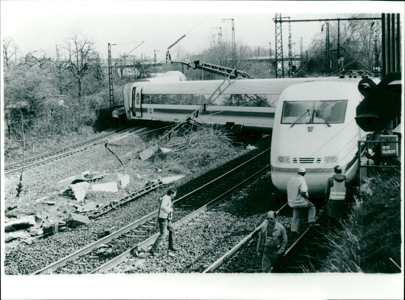 Entgleister ICE "Diamant" bei Hanau, 1993 - Vintage Photograph