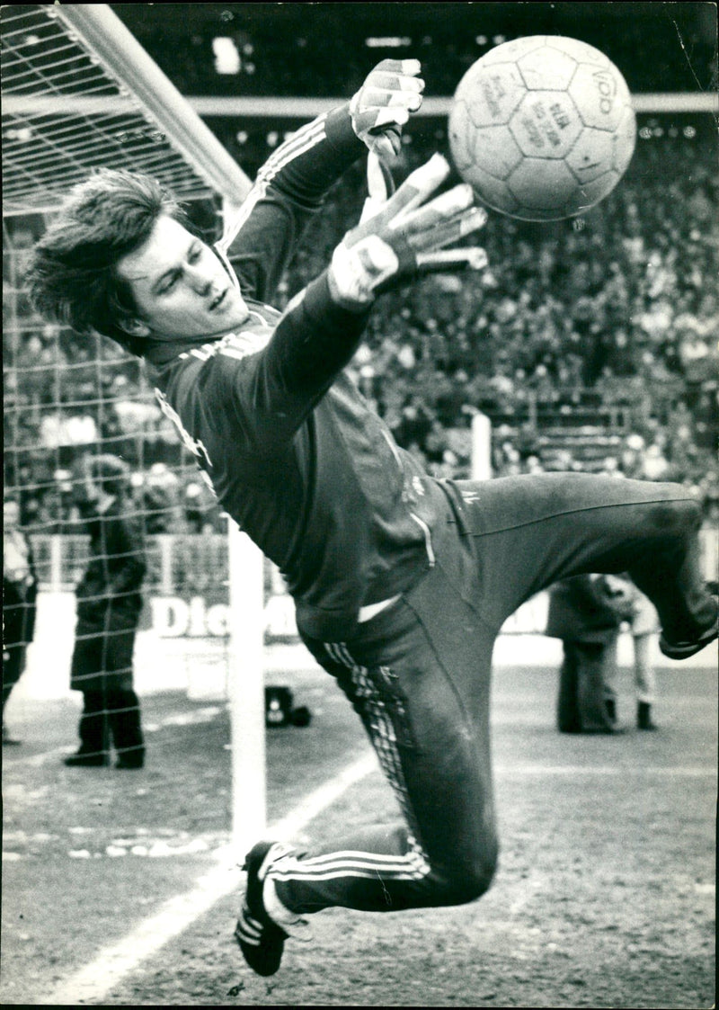 Fußballtorwart Helmut Roleder - Vintage Photograph