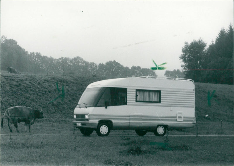 Dethleff's Globetrotter I523 - Vintage Photograph