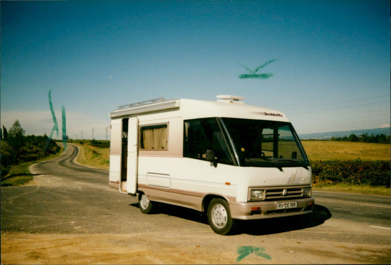 Dethleff's Globetrotter I532 - Vintage Photograph