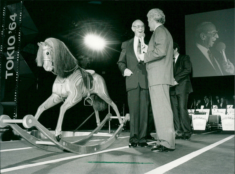 1989 OLYMPIAD MISCELLANEOUS EXHIBITION OLYMPIA FILM WEEK FESTIVAL LADY - Vintage Photograph