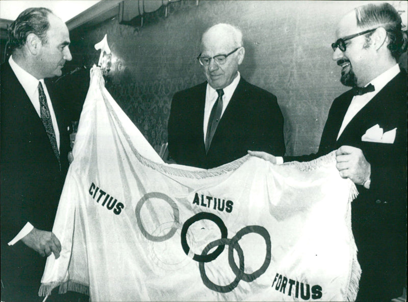 IOC President shows the historic Olympic flag - Vintage Photograph