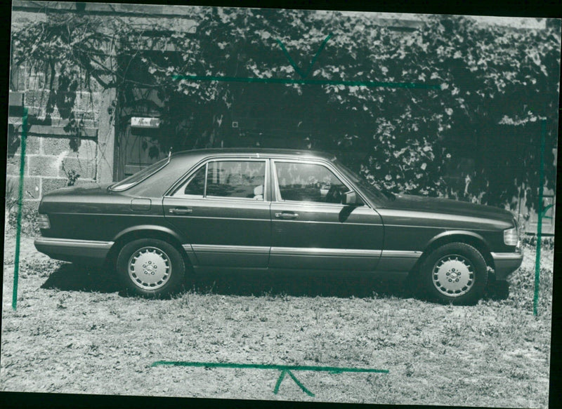 Mercedes-Benz 420 SE - Vintage Photograph