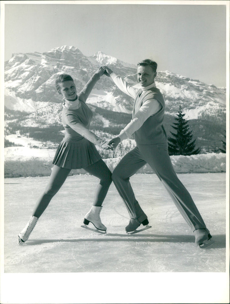 PAWEL GESO HACE EUCE PAVEL ROME CSR TATJANA ICE STADIO INNSBRUCK - Vintage Photograph