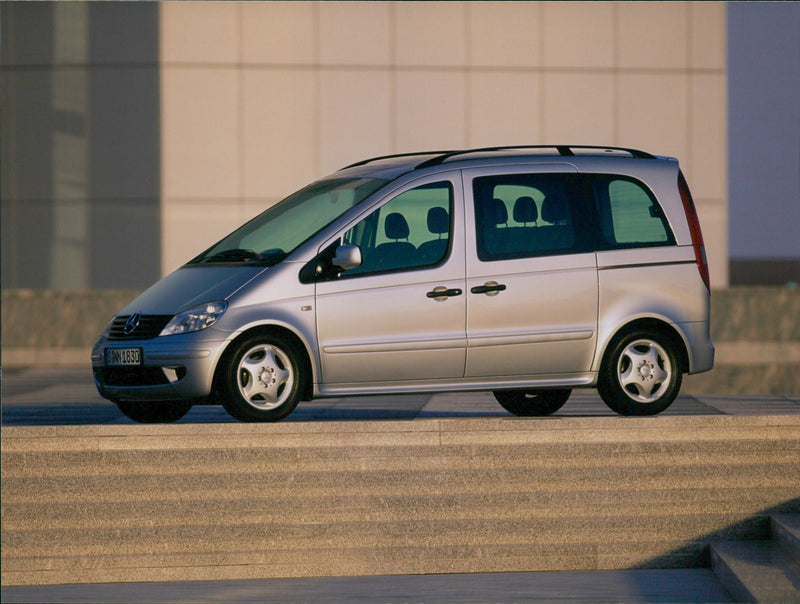 SA 1831
Mercedes - Benz Vaneo : Compact Van mit Rundumblick Groe Glasflachen so - Vintage Photograph