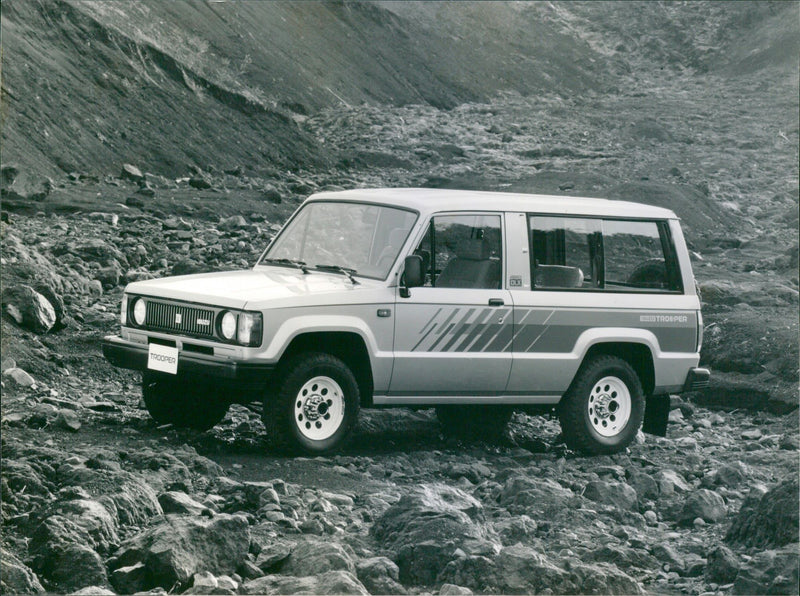 E TROEPER TROOPER
Der neue ISUZU TROOPER - Gelandewagen zeichnet sich nicht nur - Vintage Photograph