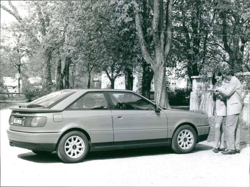 1993 INTERNATIONAL - Vintage Photograph