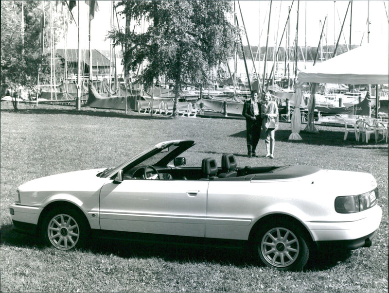 1993 INTERNATIONAL - Vintage Photograph