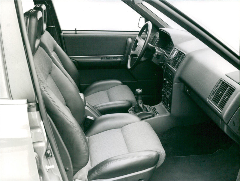 1985 MODELLJAHR - Vintage Photograph