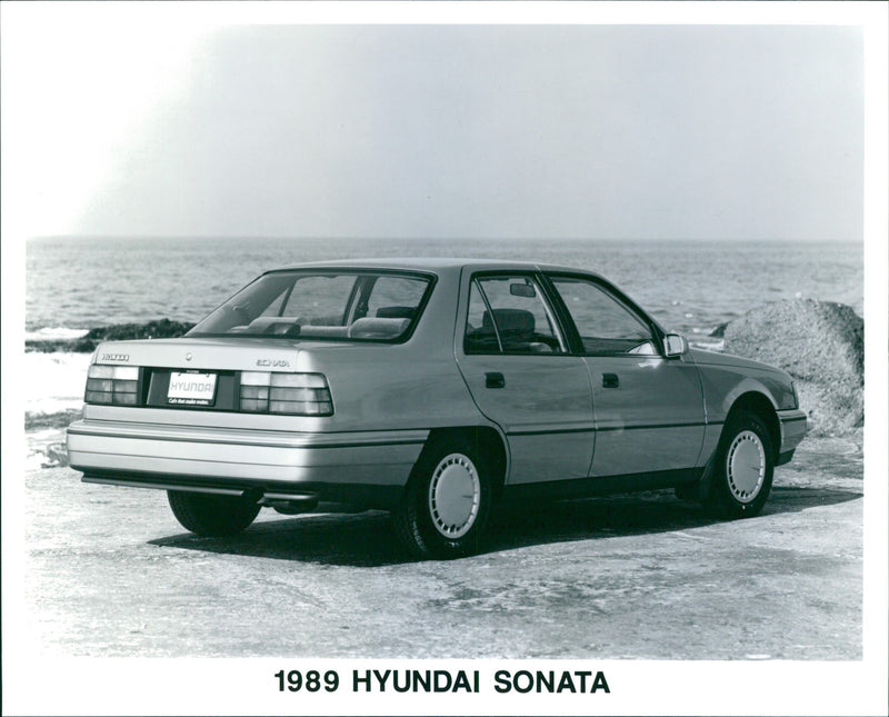 1989 FAMILY - Vintage Photograph