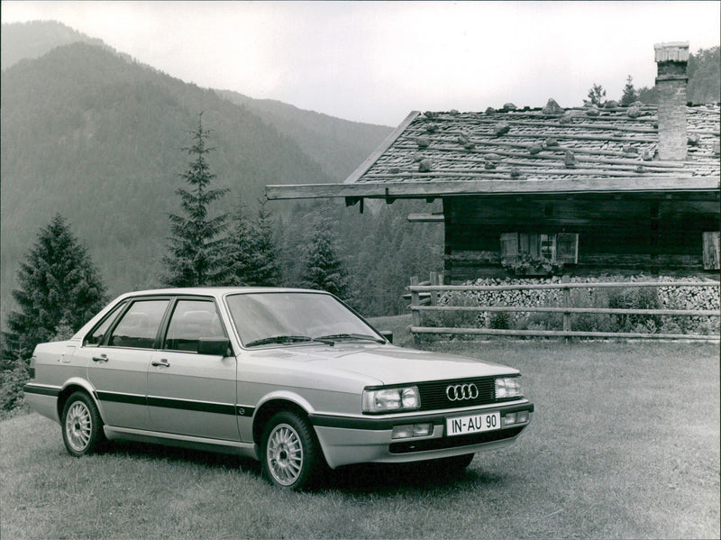 1985 MODELLJAHR - Vintage Photograph