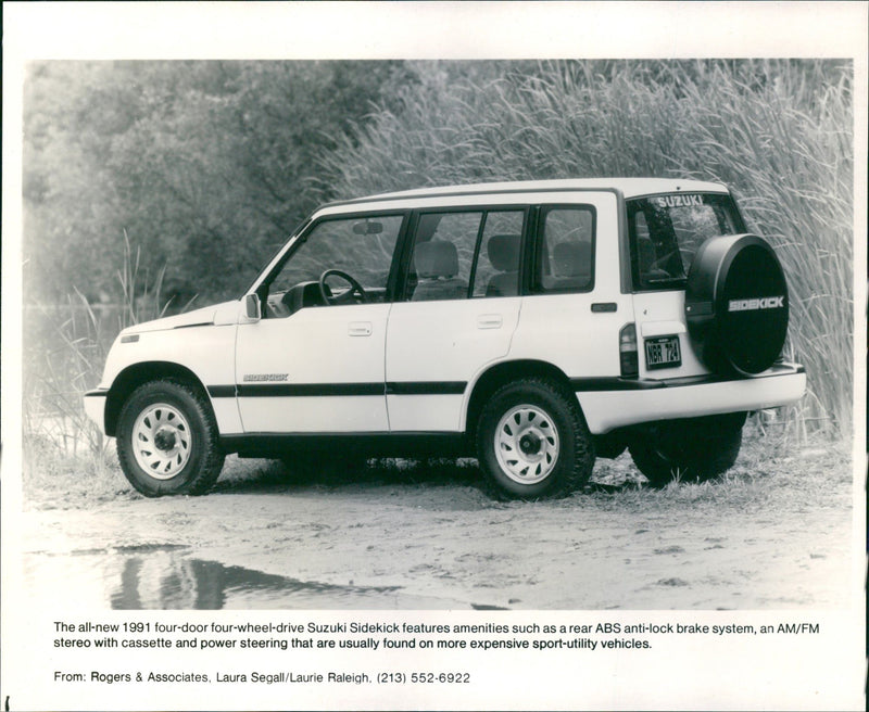 1991 LAURIE RALEIGH LAURA SEGALL - Vintage Photograph