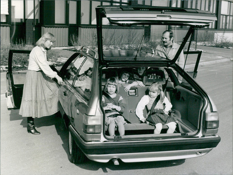 1985 MODELLJAHR - Vintage Photograph