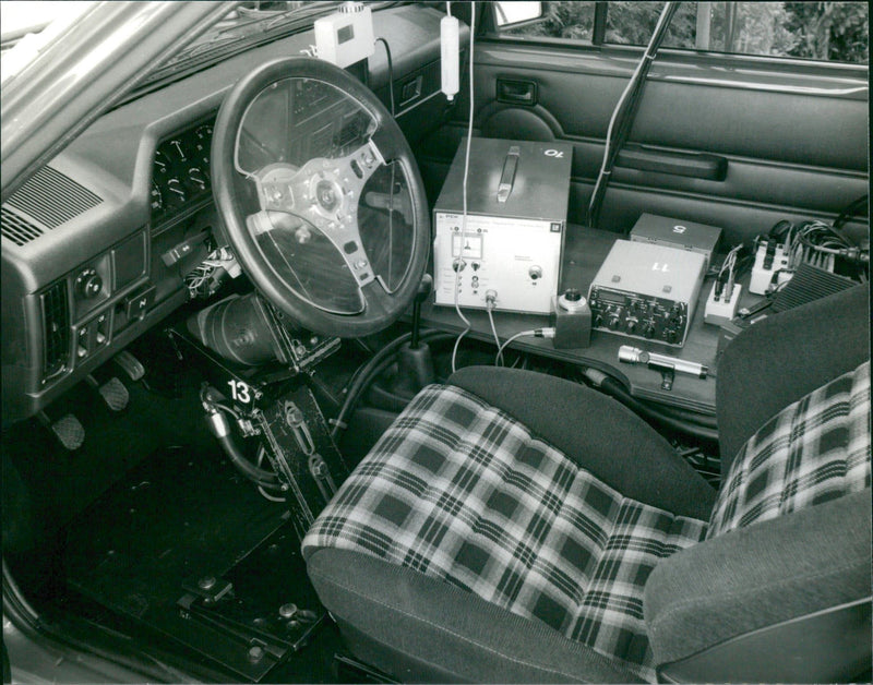 ST . 13 OS
PRESSEABTEILUNG Lenkwinkel - Eingabegerat Fahrwerks entwicklung Opel - Vintage Photograph