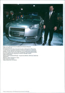 BERND PISCHETS IEDER STELLT FACHBESUCHER BILDNAME MONTAG - Vintage Photograph