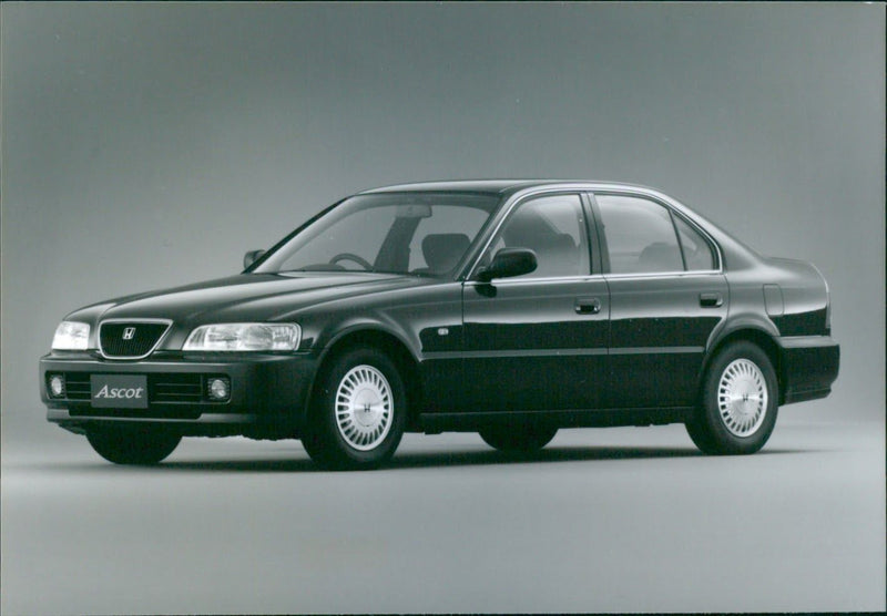 El 2.0S
GIRLINO - Vintage Photograph