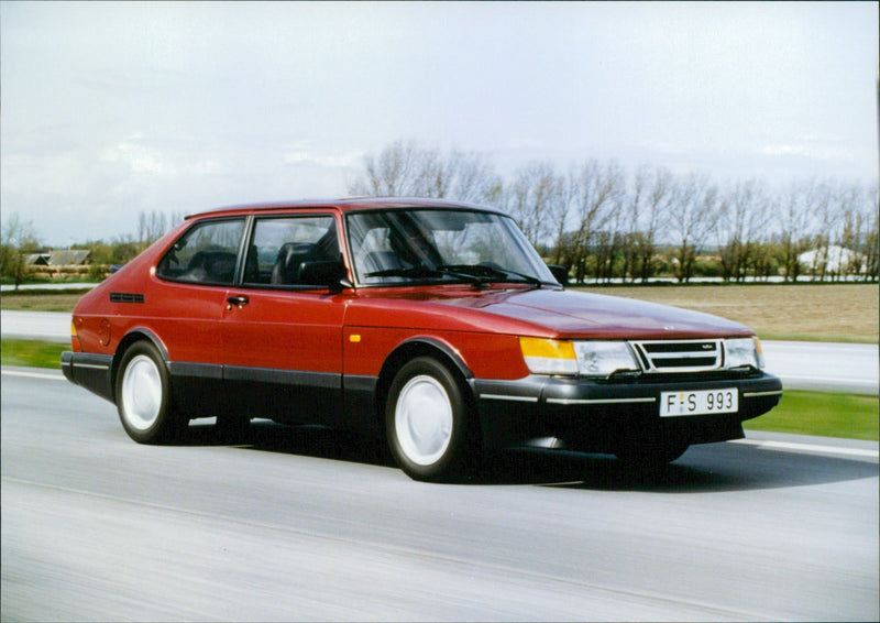 F : S 993 TURBO 165 MODELLJAHR . FOTO : It bend - Vintage Photograph