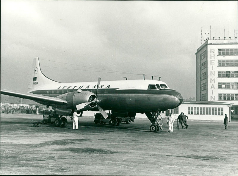 1980 PASS CONVAIR DEUTSCHE LUFTHANSA CLAIMED FRANKFURT - Vintage Photograph