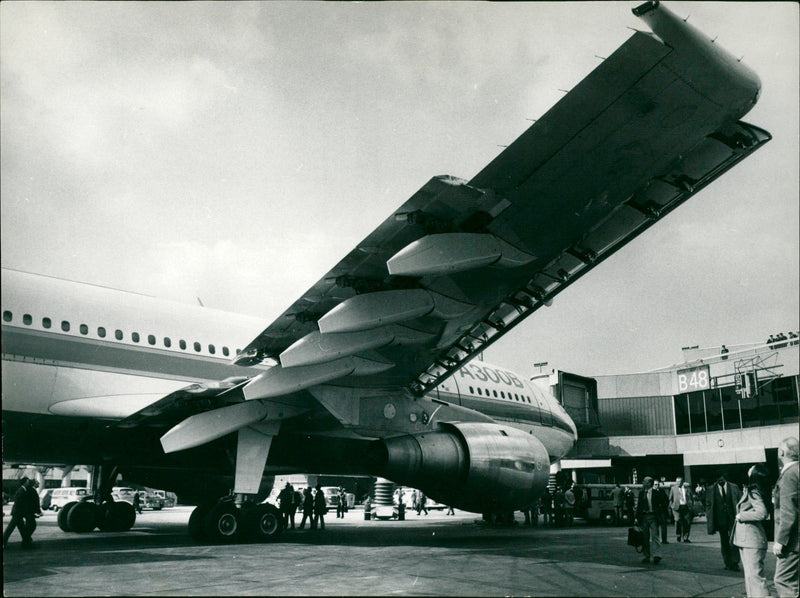 Airbus A300 B - Vintage Photograph