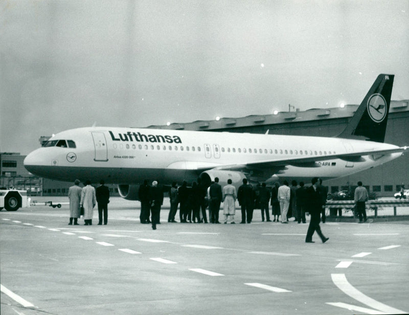 Airbus 320-200 - Vintage Photograph