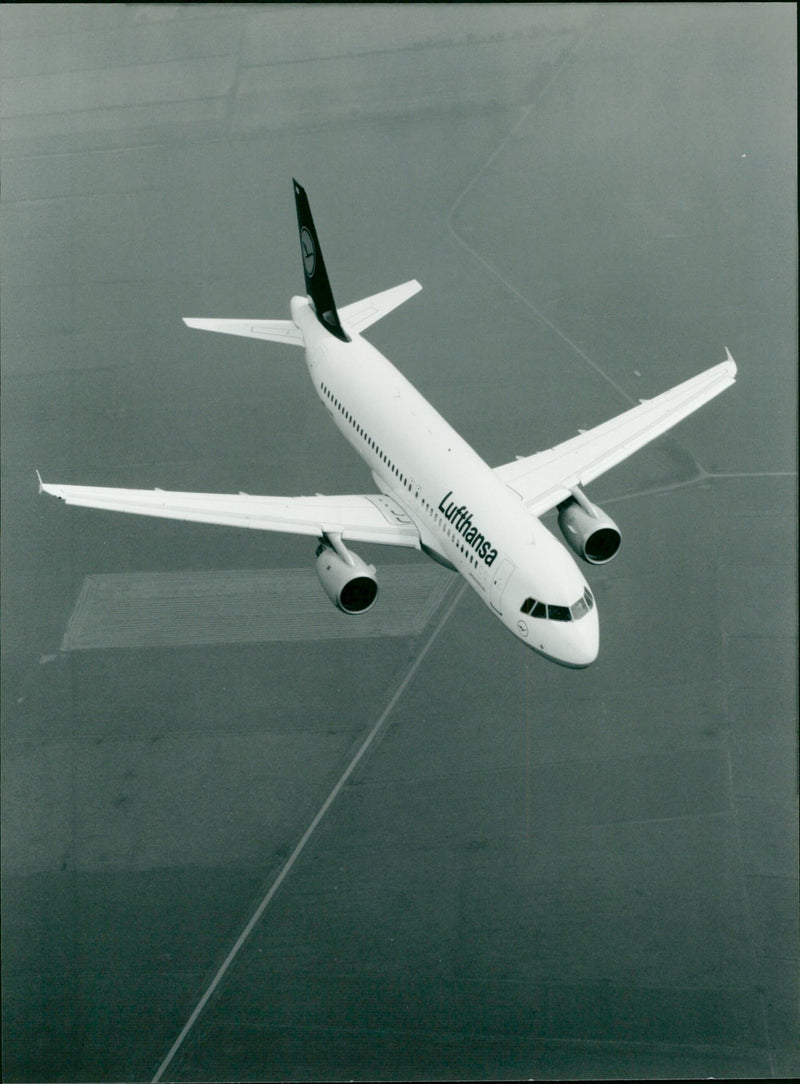 Airbus A320-200 - Vintage Photograph