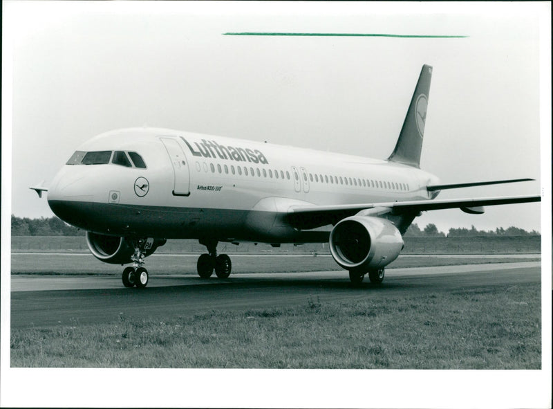 Airbus A320-200 - Vintage Photograph