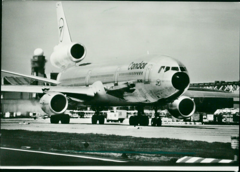 Douglas DC 10-30 - Vintage Photograph