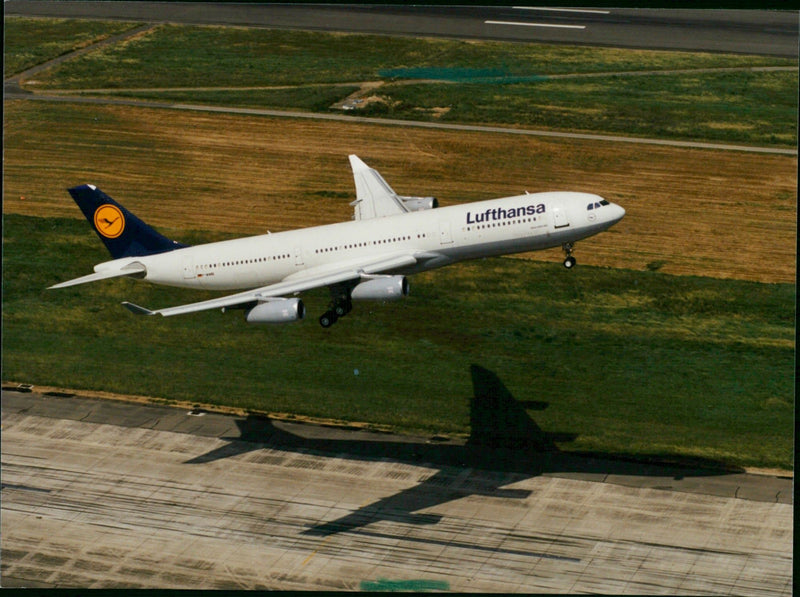 Airbus A340-200 - Vintage Photograph