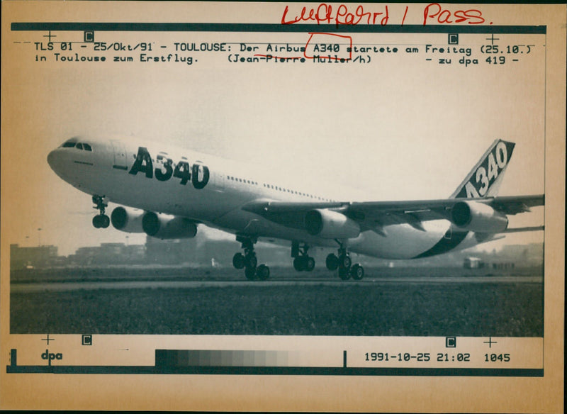 Airbus A 340 - Vintage Photograph