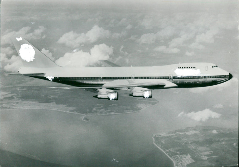 Airplane jumbo jet Boeing 747-200 - Vintage Photograph