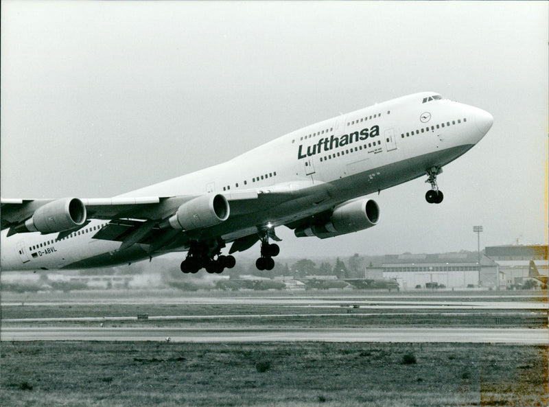 Boeing 747-400 - Vintage Photograph