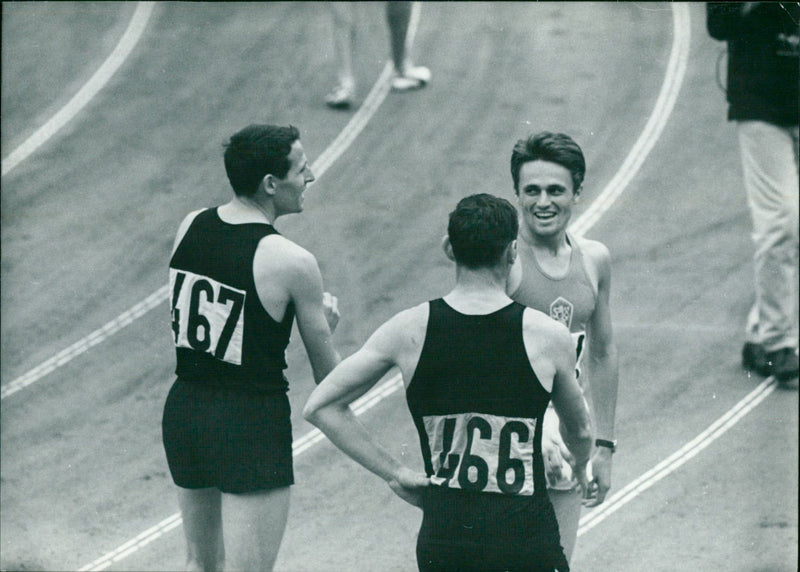 Die gleichen Sommerspiele 1964. - Vintage Photograph