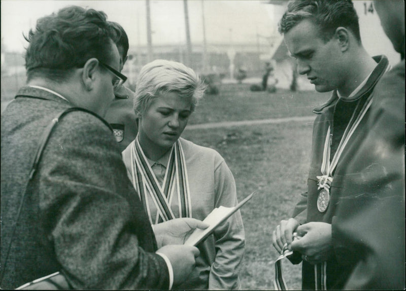 Die gleichen Sommerspiele 1964. - Vintage Photograph