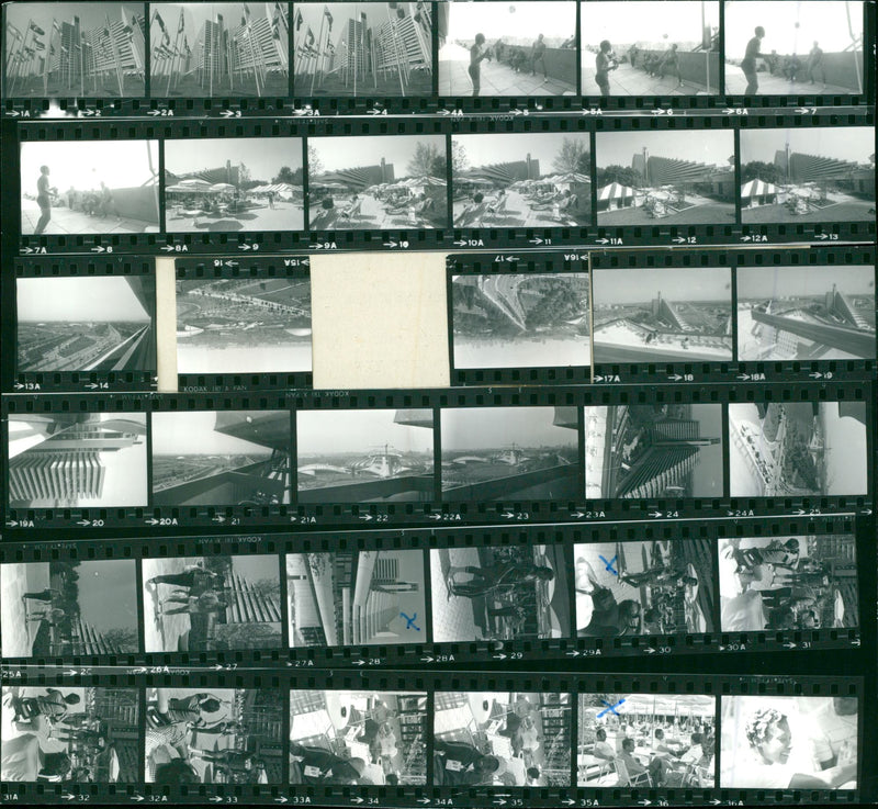 FILM PLACE NATIONS OLYMPIC VILLAGE BOXER FUBALL PETER - Vintage Photograph