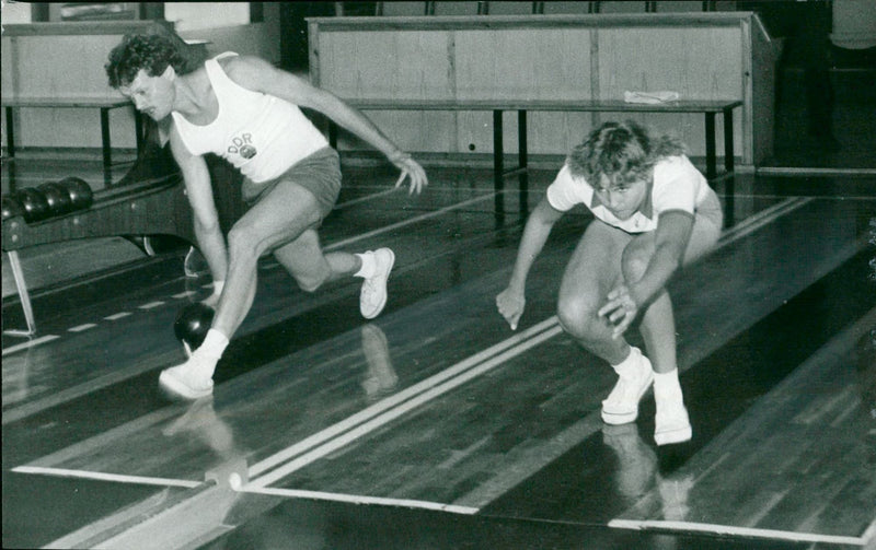 Kegeln - Beate Schönerstedt und Roberto Rieke - Vintage Photograph