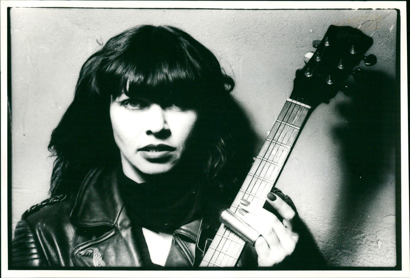 Inga hull - Vintage Photograph