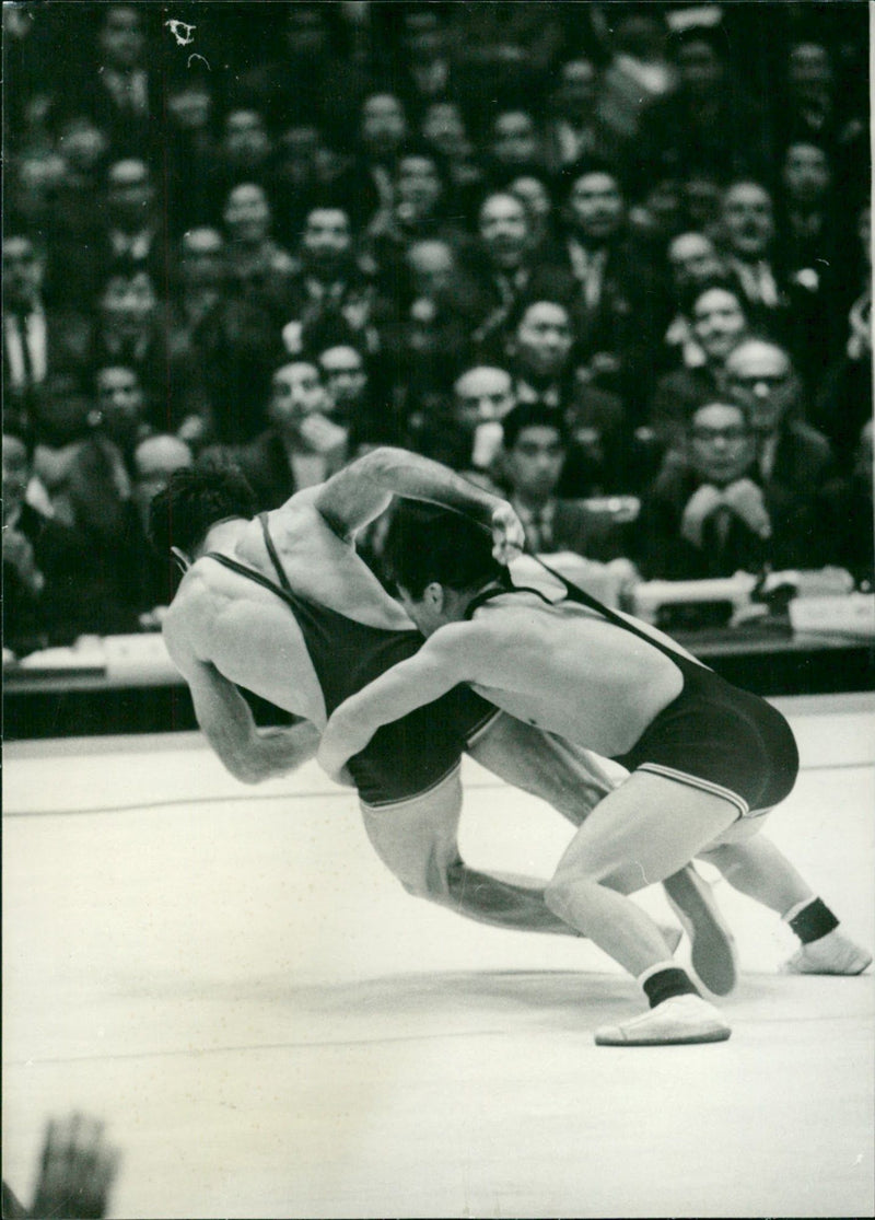 Griechisch-römisches Ringen bei Spielen Spielen 1964 - Vintage Photograph