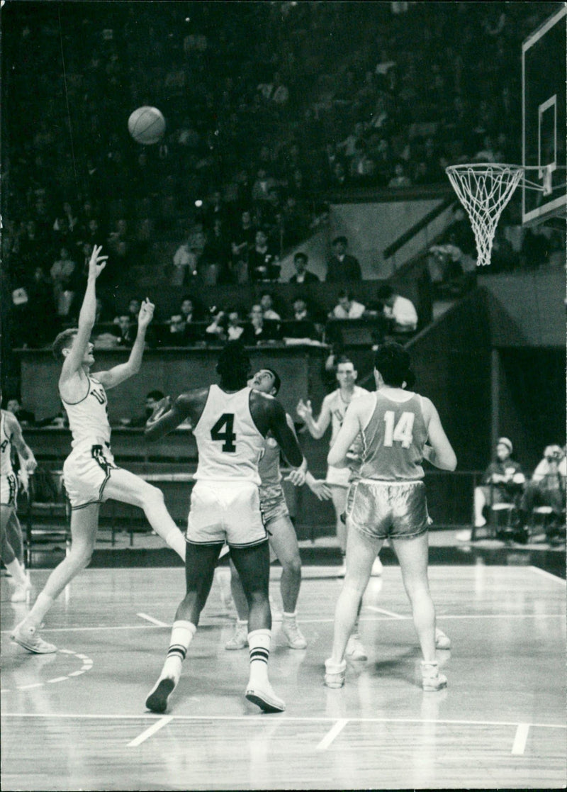 Olympia Tokyo - basketball - Vintage Photograph